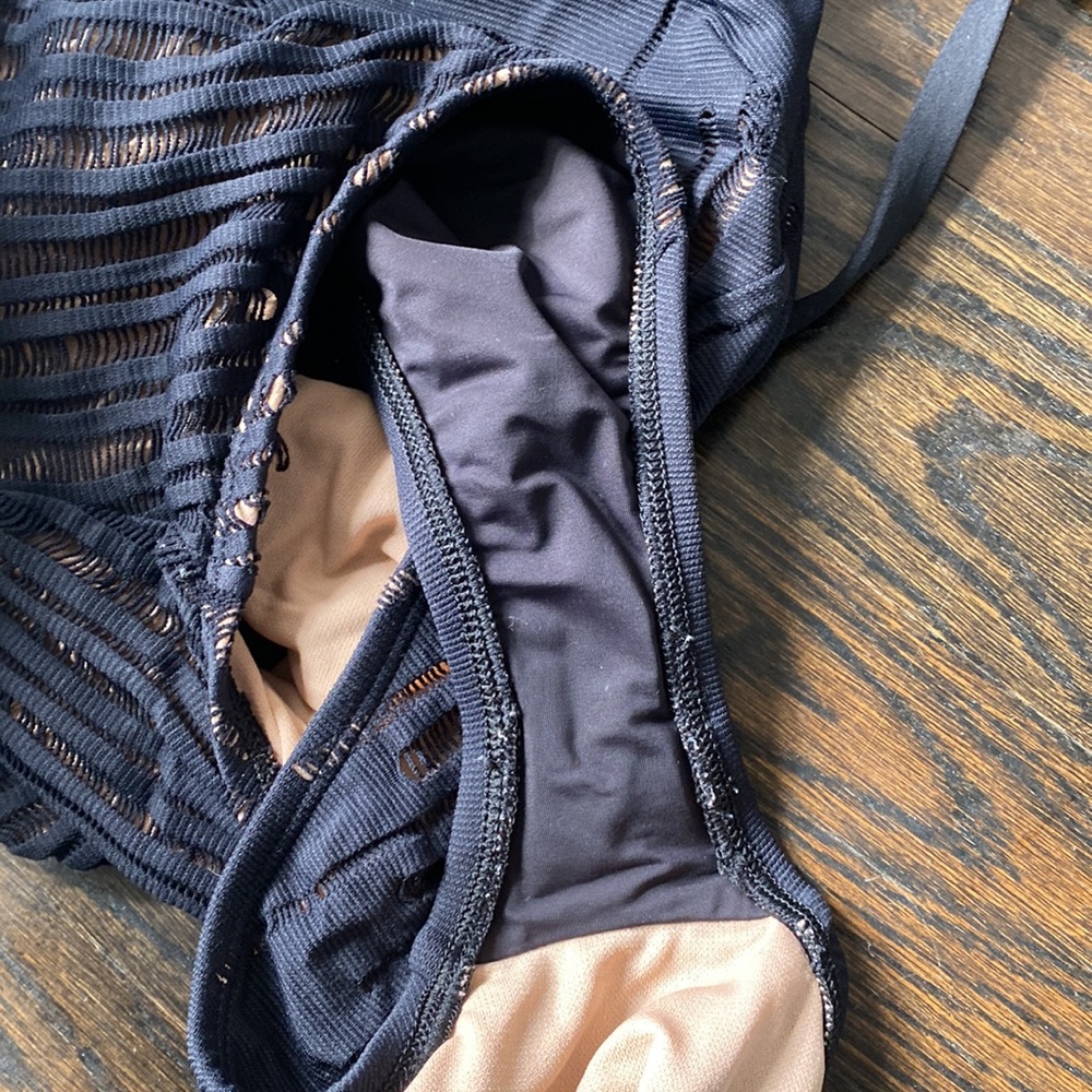 Super rare and unique “Run For It” Plunge Kenneth Cole swim piece EUC - Picture 13 of 14